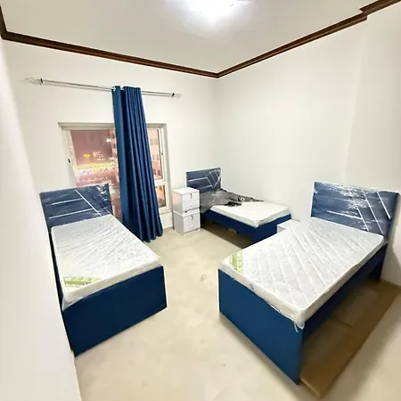 Backpackers Heaven ! 18 Beds In A 2 Bedroom Apartment In Front Of Union Metro Station Diera Dubai-2
